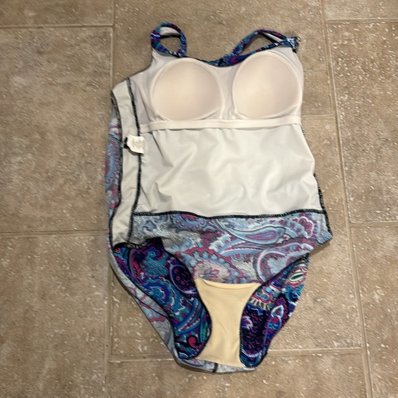 Trimshaper Size 18 One Piece Swimsuit - Picture 4 of 6